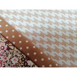 Combinación estampado flores rosa y verde