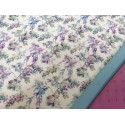 Combinación estampado flores fondo crema