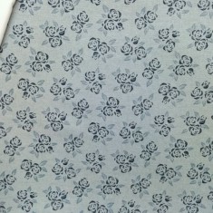 TELA DE FRANELA CON FLORES EN AZUL PALIDO