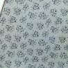 TELA DE FRANELA CON FLORES EN AZUL PALIDO