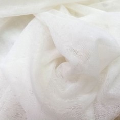 Tul suave en blanco roto